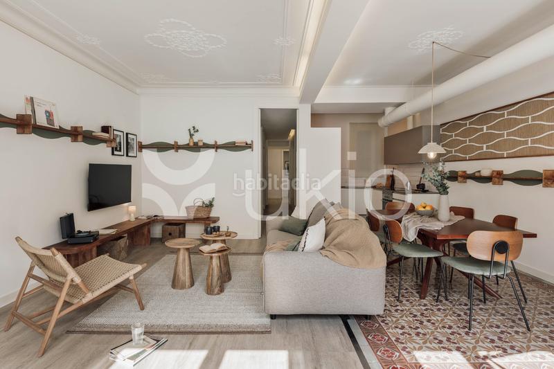 Foto 8f431750-7a3a-438f-84ac-9ebec43f8159. Alquiler apartamento  de 3 habitaciones con balcon en eixample esquerra en Barcelona