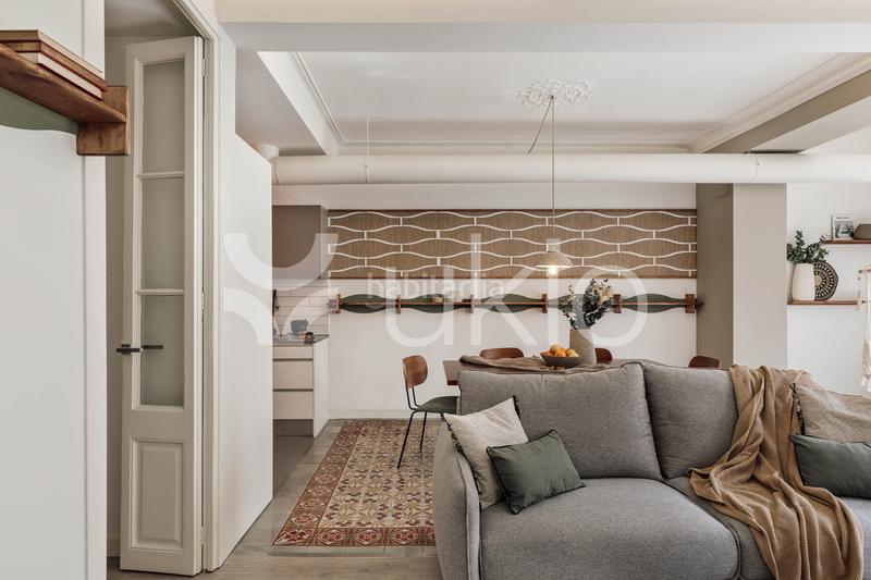Foto c191bf2e-c9b7-4242-84cd-7ad994bd7380. Alquiler apartamento  de 3 habitaciones con balcon en eixample esquerra en Barcelona