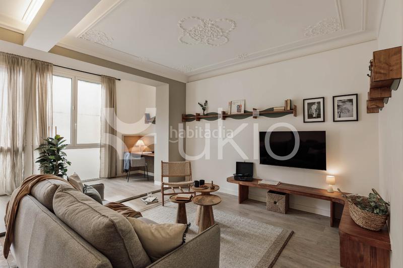 Foto c8f70549-28e9-4c98-831d-7f92bd79d569. Alquiler apartamento  de 3 habitaciones con balcon en eixample esquerra en Barcelona