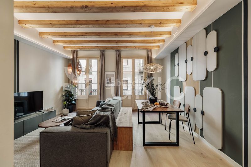 Alquiler Apartamento  Carrer del portal nou. Apartamento de 2 habitaciones con balcon en sant pere
