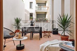 Alquiler Apartamento  Carrer del portal nou. Apartamento de 2 habitaciones con terraza en sant pere
