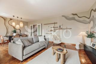 Affitto Piccolo appartamento  Gran via de les corts catalanes. Apartamento de 3 habitaciones con balcon en la dreta de l'eixamp