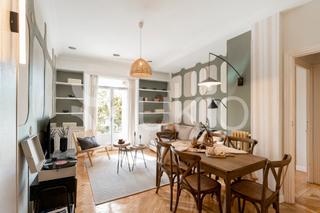 Affitto Piccolo appartamento  Calle de los reyes magos. Apartamento de 3 habitaciones con balcon en niño jesús
