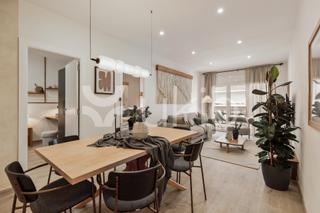 Alquiler Apartamento  Carrer de puigmartí. Apartamento de 3 habitaciones con balcon en vila de gràcia
