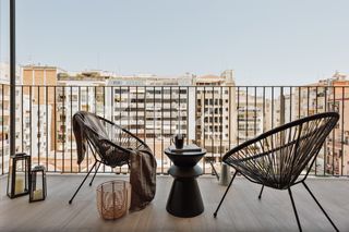 Miete Appartement  Carrer de rocafort. Apartamento de 3 habitaciones con balcon en la nova esquerra de