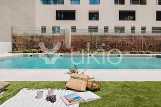Rent Apartment  Carrer de rocafort. Apartamento de 3 habitaciones con balcon en la nova esquerra de