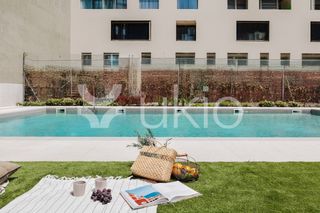 Miete Appartement  Carrer de rocafort. Apartamento de 3 habitaciones con balcon en eixample esquerra
