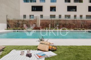 Location Appartement  Carrer de rocafort. Apartamento de 3 habitaciones con piscina en la nova esquerra de