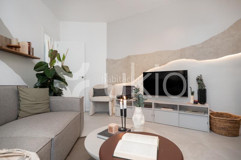 Foto 32771f83-0e9b-4bfa-8115-a8a902a403f1. Alquiler apartamento  de 3 habitaciones con balcon en cuzco-castillejos en Madrid
