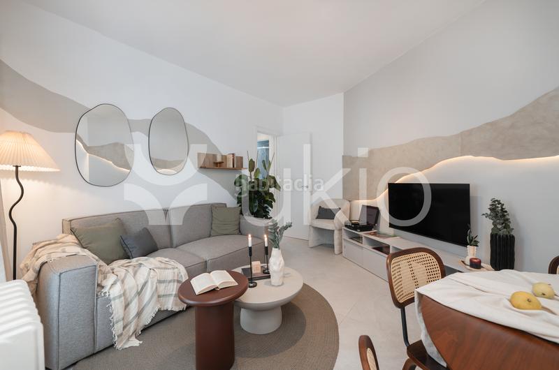 Foto 7038a39f-2f53-4622-8a4c-5074ea4d736e. Alquiler apartamento  de 3 habitaciones con balcon en cuzco-castillejos en Madrid