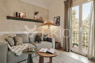 Rent Apartment  Carrer de lope de vega. Apartamento de 2 habitaciones con balcon en el poblenou