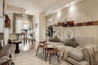 Lloguer Apartament  Carrer de balmes. Apartamento de 2 habitaciones con balcon en el putxet i el farró