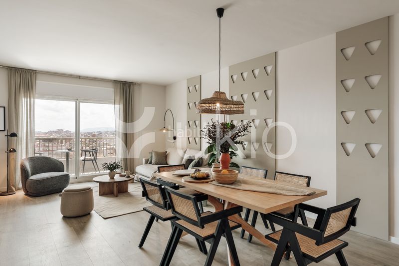 Alquiler Apartamento  Carrer d'aragó. Apartamento de 3 habitaciones con balcony en la nova esquerra de