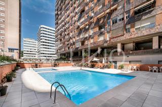 Lloguer Apartament  Avenida de alberto de alcocer. Apartamento de 4 habitaciones en nueva españa