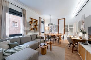 Apartment in Paseo de la Reina Cristina