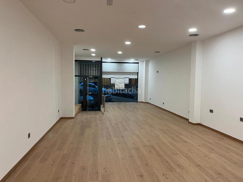 Foto 83187729-bef1-48e6-97a7-18238d9c9725. Local comercial a rúa do ecuador 83 a Plaza España - Corte Inglés Vigo