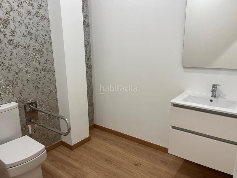 Foto b1ed7b19-10ee-4613-a344-c3be5d34014a. Local comercial a rúa do ecuador 83 a Plaza España - Corte Inglés Vigo