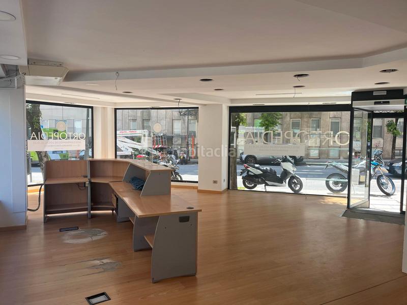 Foto d3c04fbe-11b6-41d6-86ef-9f5c54a1a046. Lloguer local comercial a Plaza España - Corte Inglés Vigo