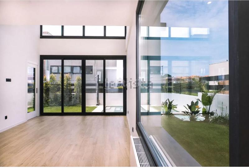 Foto 08e7c15d-c0e9-4da8-bac6-a332eaac377a. Towny house with heating parking pool in Navia Vigo