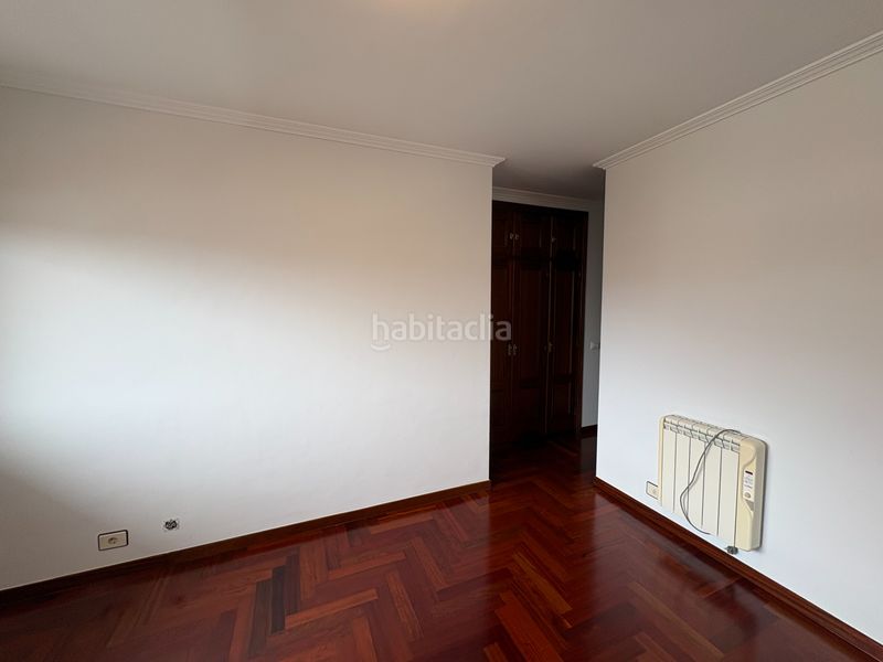 Foto 30cc52b2-fcb7-4fc4-bde9-8e8dea9a4f3e. Pis amb calefacció aparcament a Casablanca - Calvario Vigo