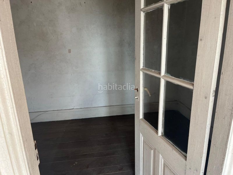 Foto c9377fba-d0e1-42b6-a077-9afd741315c8. Edificio in Ponteareas