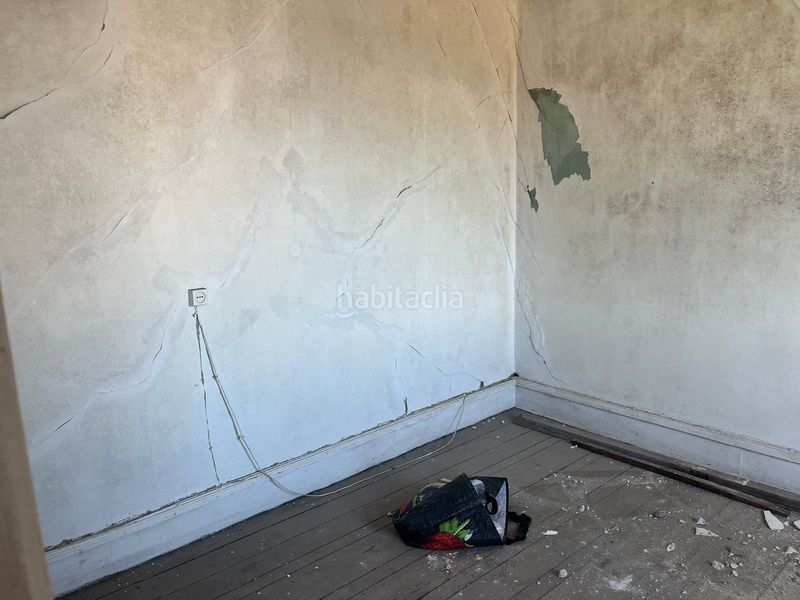 Foto f84430e2-711b-4347-9284-069b45c3a9a6. Edificio in Ponteareas