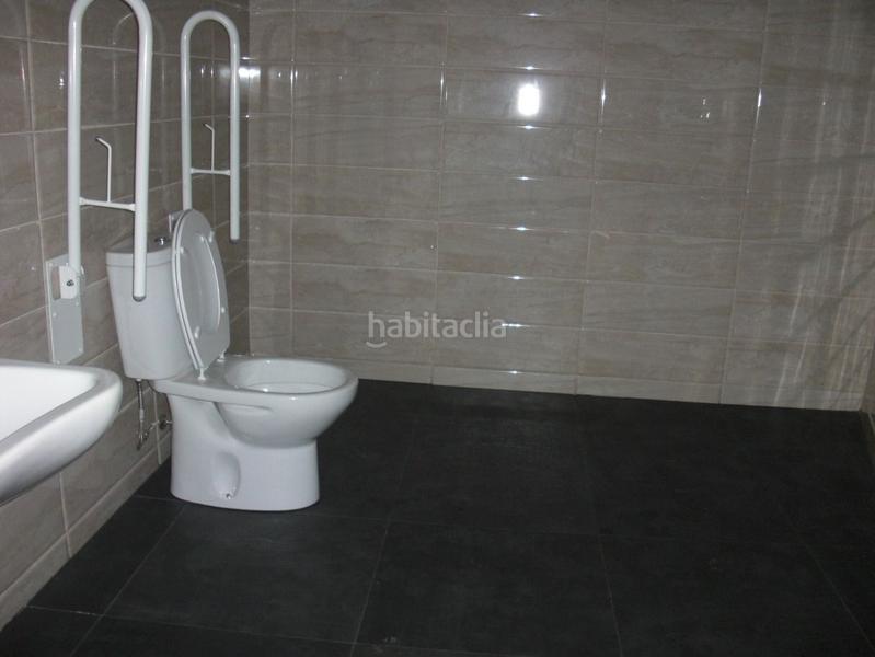 Foto 763d7ca7-98cb-4c65-8c5c-c6e4b3bc0d32. Rent business premise in travesía de Vigo - san xoán Vigo