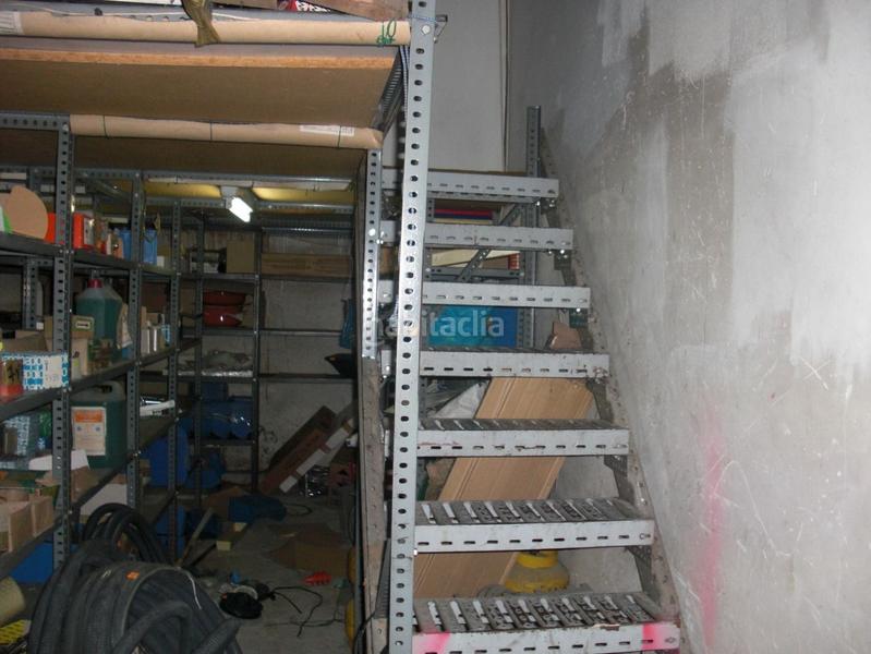 Foto fc7c1353-74f5-4fd7-bef7-0ceab97733af. Alquiler local comercial alquiler local calle vía norte ideal ferretería. en Vigo