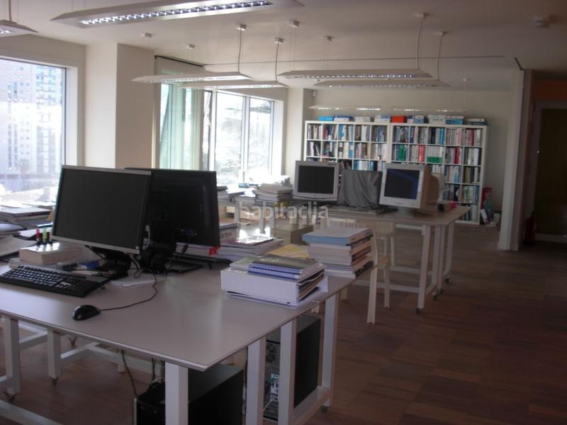 Foto 20dbdb7e-2bd3-4042-978a-c0d87b82f506. Oficina amb calefacció a Centro - Areal Vigo