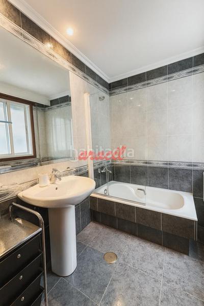 Foto ff43afa0-8b61-4c55-8d5c-10417a6be5e0. Location appartement avec chauffage parking dans Centro Ourense