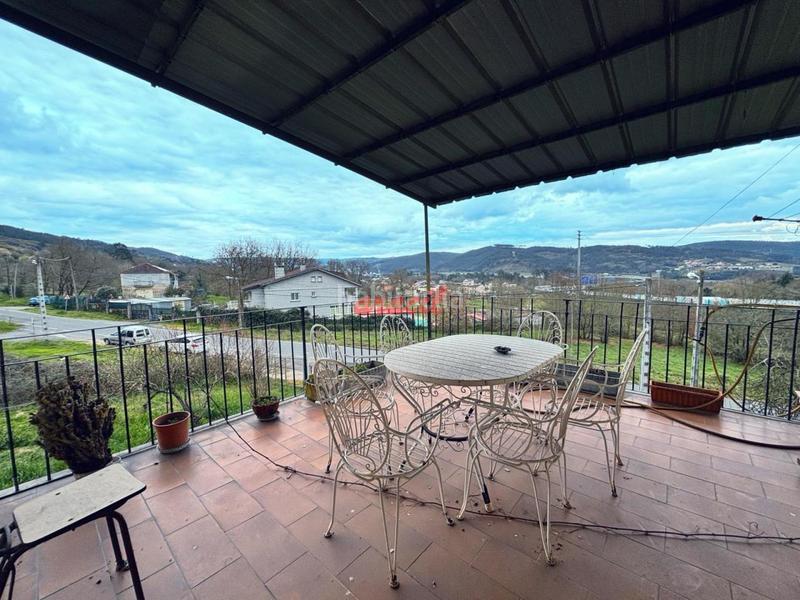 Foto 057b6149-f0cc-4344-9f3a-63f58483dec3. Haus mit heizung parking in San Rosendo Ourense