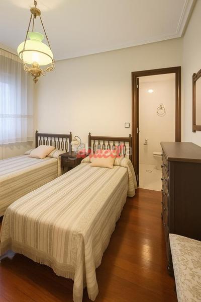 Foto 223a5b39-ac3b-4fb2-a1bb-c074249f9cb5. Appartement avec chauffage parking dans Centro Ourense