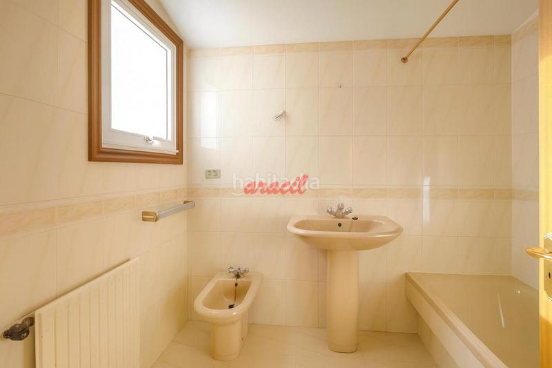 Foto f93400c8-3330-43c1-a7dc-fb19c9803ed8. Chalet mit heizung parking in Barrocanes Ourense