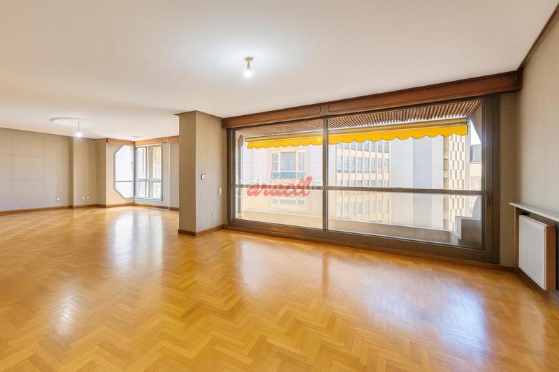 Foto aee158fb-f1dc-43e3-bf6e-6054afbe52c6. Flat with heating in Centro Ourense