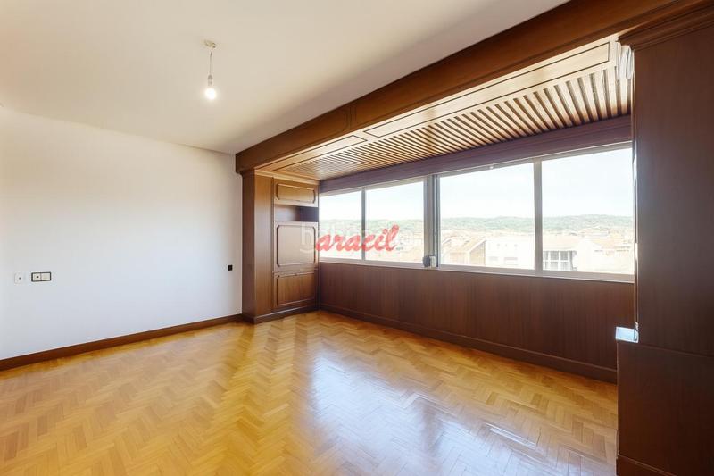 Foto a98807aa-e7f1-419d-9936-ec70859d1914. Piso en Centro Ourense