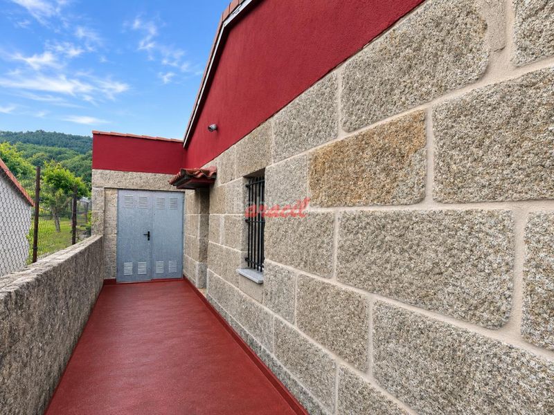 Foto 5b6acc21-e3f3-48e3-8848-0de86a4118c0. Casa amb calefacció a Ventiun Ourense