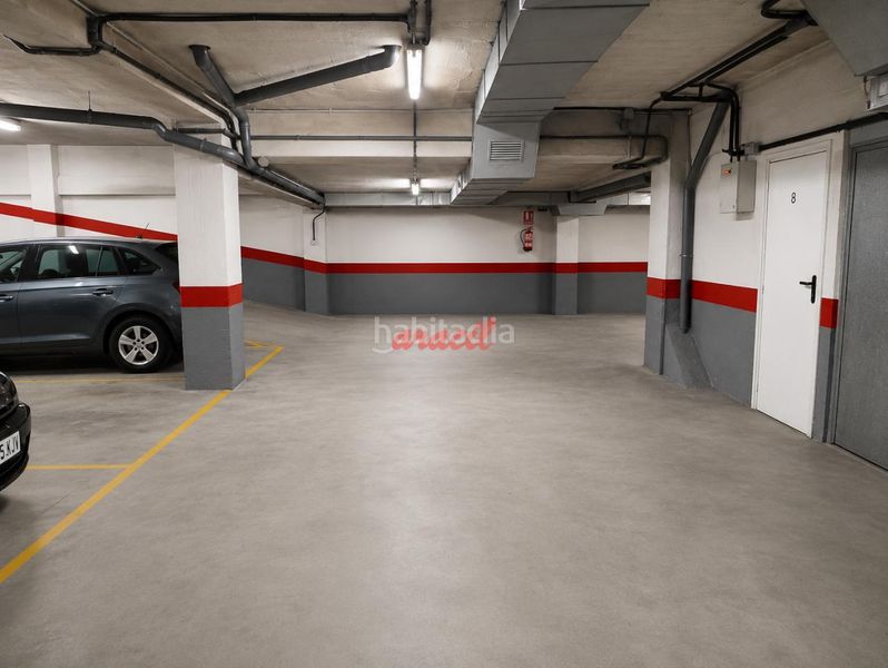 Foto a63599c2-ac61-4ba2-9108-df560707aca8. Parking coche en Centro Ourense