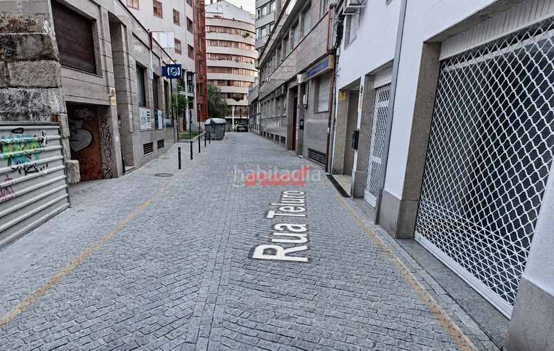 Foto d3323ad7-feab-4a9d-bf2c-e2a2a39dabe9. Parking coche en Centro Ourense