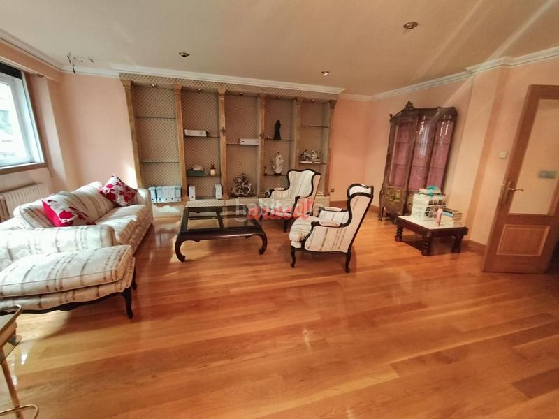 Foto cdf477f2-d703-4b8a-9ccb-4c8fb0df009c. Duplex with heating parking in Centro Ourense