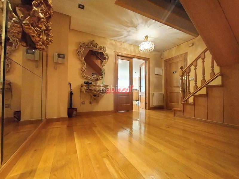 Foto d6467212-92c9-4256-b288-cb6a7f20b7d9. Duplex with heating parking in Centro Ourense