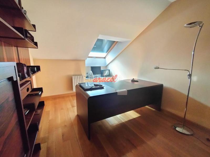 Foto d8f0fa83-ea5a-4f38-9e4a-c0c65a4d86fc. Duplex with heating parking in Centro Ourense