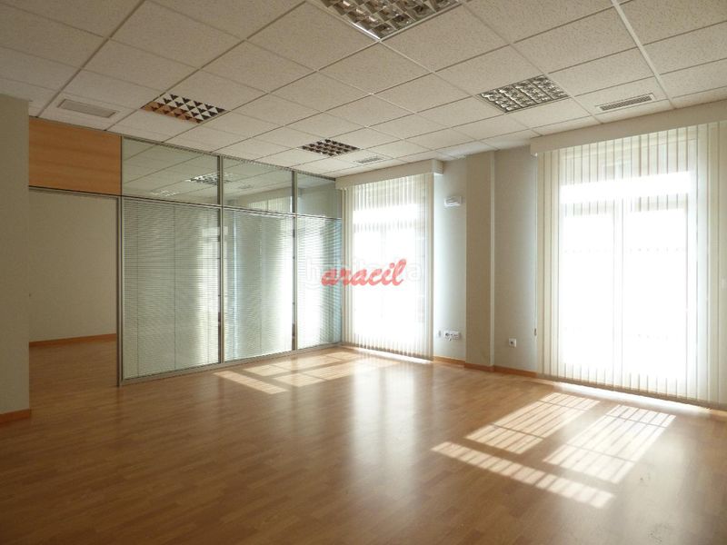 Foto ce3b0ddb-27aa-4cf0-bc4e-1282adcb3bfc. Büro mit heizung in Centro Ourense