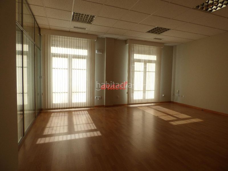 Foto f3bb3714-0890-4d20-8c1a-cd78532b9f74. Büro mit heizung in Centro Ourense