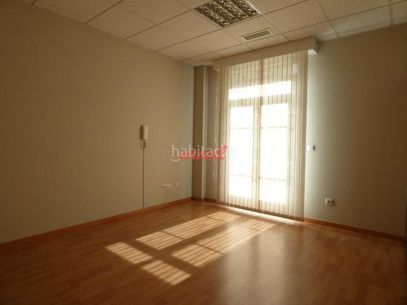 Foto 794f0565-0236-4ec9-8778-3e5dd6cd663d. Oficina amb calefacció a Centro Ourense