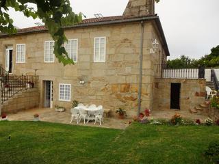 Casa aparellada a Padrón. Se vende casa señorial pareada de piedra reformada y en perfecto