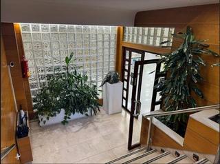 Oficina a Ensanche - Sar. Se vende o alquila oficina en pleno ensanche de 9 despachos y 6