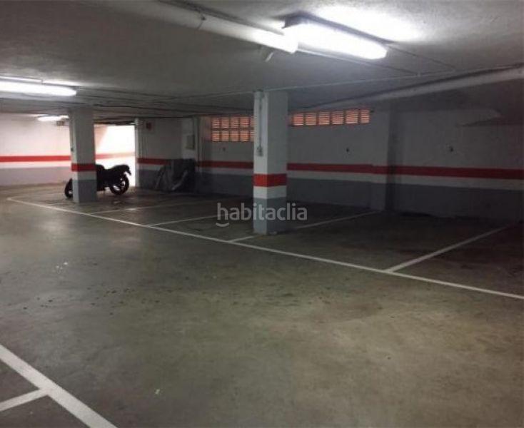 Foto ebebd14f-9af9-4b11-92f8-6aee9dae8a5d. Parking voiture dans Castiñeiriño - Cruceiro de Sar Santiago de Compostela