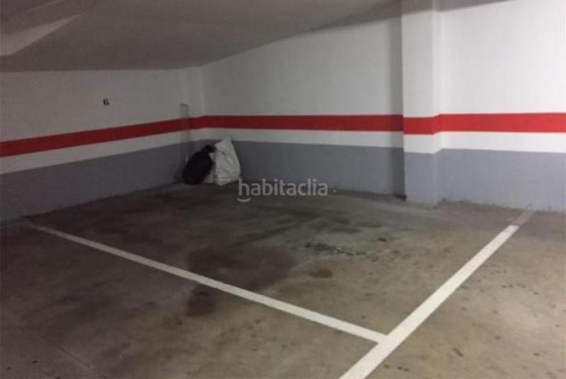 Foto ed5dda46-4980-4273-94a0-4371b6fb5d69. Parking voiture dans Castiñeiriño - Cruceiro de Sar Santiago de Compostela