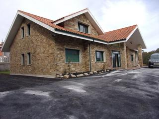 Masia a Santa Comba. Casa reformada uso hotelero en santa comba