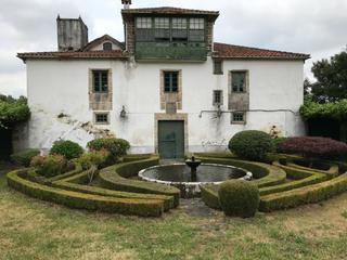 Mas à Touro. Pazo del siglo xviii en el ayuntamiento de touro